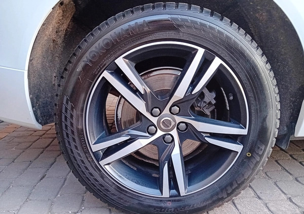 Volvo XC 60 cena 139900 przebieg: 98000, rok produkcji 2019 z Warszawa małe 781